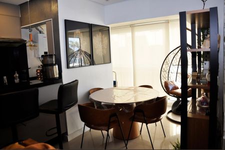 Apartamento para alugar com 65m², 3 quartos e 2 vagas Apartamento para alugar com 65m², 3 quartos e 2 vagasDetalhe - Sala e Sala de Jantar com Varanda