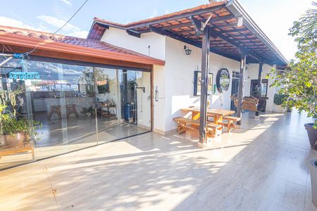 Casa para alugar com 240m², 3 quartos e 1 vaga Casa para alugar com 240m², 3 quartos e 1 vagaarea de serviço