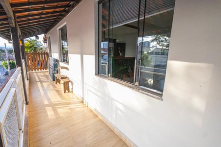Casa para alugar com 240m², 3 quartos e 1 vaga Casa para alugar com 240m², 3 quartos e 1 vagavaranda