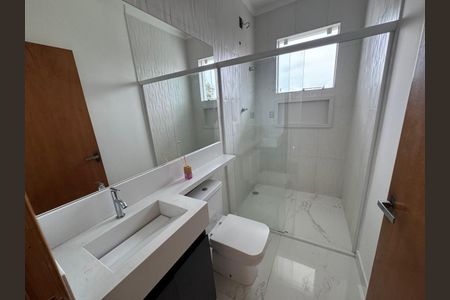 Banheiro  de casa para alugar com 2 quartos, 80m² em Jardim Araruama, Cotia