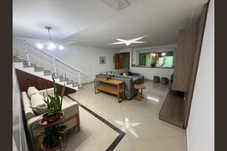 Casa à venda com 4 quartos, 150m² em Parque Sao Domingos, São Paulo