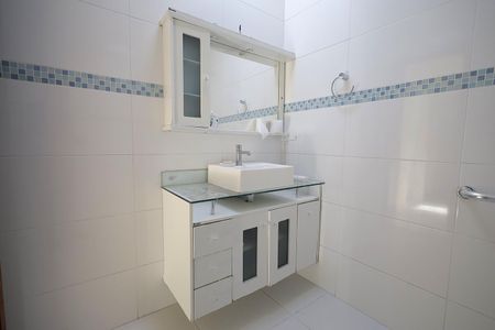 Casa para alugar com 100m², 2 quartos e 2 vagas Casa para alugar com 100m², 2 quartos e 2 vagasBanheiro
