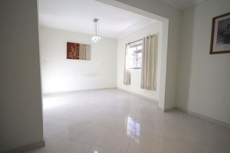 Casa para alugar com 100m², 2 quartos e 2 vagas Casa para alugar com 100m², 2 quartos e 2 vagasSala de Jantar