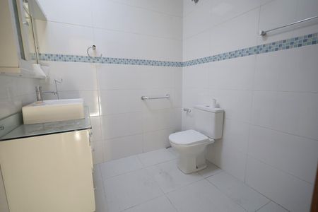 Casa para alugar com 100m², 2 quartos e 2 vagas Casa para alugar com 100m², 2 quartos e 2 vagasBanheiro