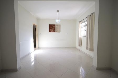Casa para alugar com 100m², 2 quartos e 2 vagas Casa para alugar com 100m², 2 quartos e 2 vagasSala de Jantar