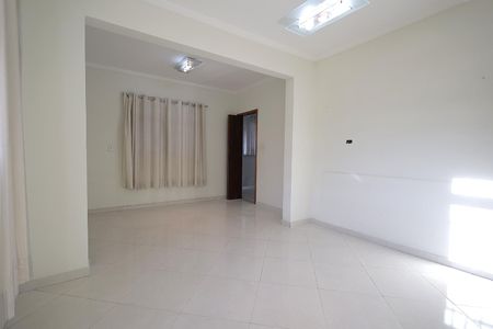 Casa para alugar com 100m², 2 quartos e 2 vagas Casa para alugar com 100m², 2 quartos e 2 vagasSala de Jantar