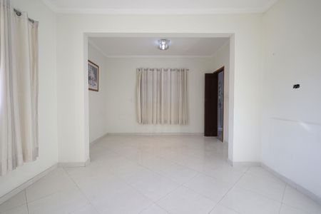 Casa para alugar com 100m², 2 quartos e 2 vagas Casa para alugar com 100m², 2 quartos e 2 vagasSala de Jantar