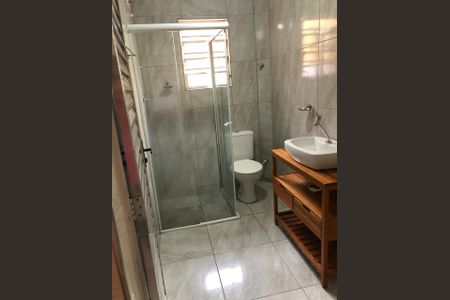 Banheiro de casa para alugar com 1 quarto, 90m² em Jardim Sandra, São Paulo