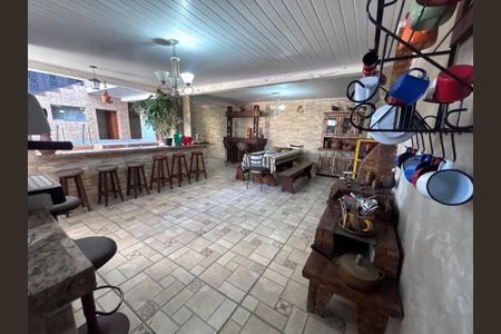 Casa à venda com 3 quartos, 300m² em Parque Sao Domingos, São Paulo
