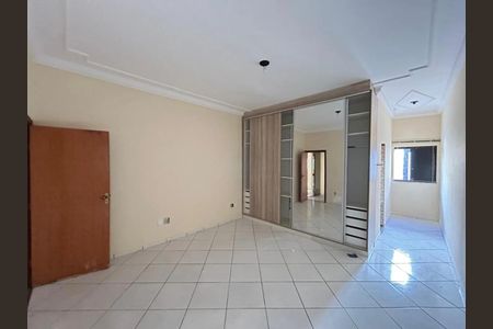 Casa para alugar com 100m², 2 quartos e 2 vagas Casa para alugar com 100m², 2 quartos e 2 vagasQuarto