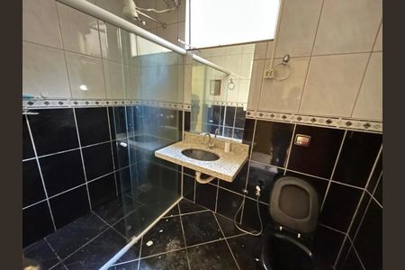 Casa para alugar com 100m², 2 quartos e 2 vagas Casa para alugar com 100m², 2 quartos e 2 vagasBanheiro