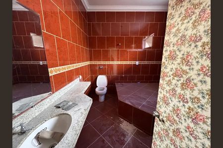 Casa para alugar com 100m², 2 quartos e 2 vagas Casa para alugar com 100m², 2 quartos e 2 vagasBanheiro