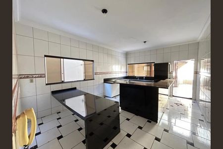 Casa para alugar com 100m², 2 quartos e 2 vagas Casa para alugar com 100m², 2 quartos e 2 vagasCozinha
