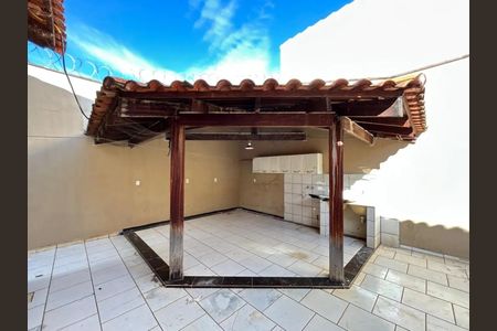 Casa para alugar com 100m², 2 quartos e 2 vagas