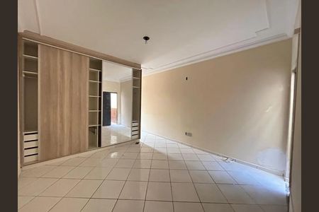 Casa para alugar com 100m², 2 quartos e 2 vagas Casa para alugar com 100m², 2 quartos e 2 vagasQuarto
