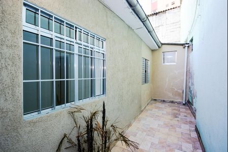 Casa para alugar com 70m², 2 quartos e 1 vagaQuintal