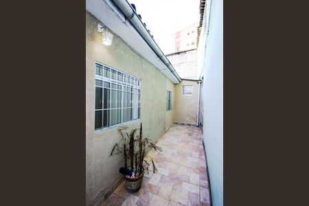 Casa para alugar com 70m², 2 quartos e 1 vagaQuintal
