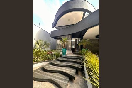 Casa à venda com 584m², 3 quartos e 4 vagas
