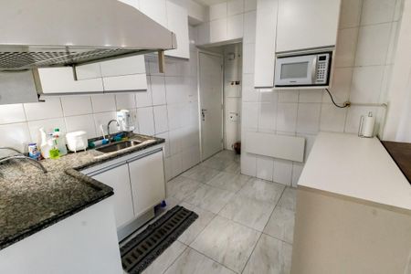 Apartamento para alugar com 103m², 3 quartos e 2 vagas Apartamento para alugar com 103m², 3 quartos e 2 vagasCozinha - Armários