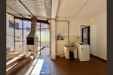 Casa à venda com 200m², 2 quartos e 2 vagas Casa à venda com 200m², 2 quartos e 2 vagasÁrea de Serviço