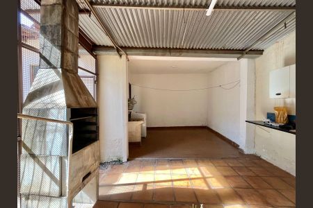 Casa à venda com 200m², 2 quartos e 2 vagas Casa à venda com 200m², 2 quartos e 2 vagasÁrea de Serviço