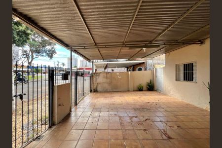 Casa à venda com 200m², 2 quartos e 2 vagas Casa à venda com 200m², 2 quartos e 2 vagasGaragem