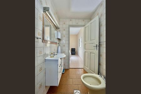 Casa à venda com 200m², 2 quartos e 2 vagas Casa à venda com 200m², 2 quartos e 2 vagasBanheiro da Suíte