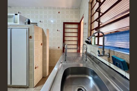 Casa à venda com 200m², 2 quartos e 2 vagas Casa à venda com 200m², 2 quartos e 2 vagasCozinha