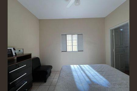Casa à venda com 200m², 2 quartos e 2 vagas Casa à venda com 200m², 2 quartos e 2 vagasSuíte