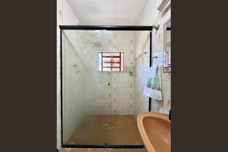 Casa à venda com 200m², 2 quartos e 2 vagas Casa à venda com 200m², 2 quartos e 2 vagasBanheiro