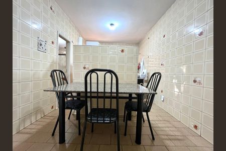 Casa à venda com 200m², 2 quartos e 2 vagas Casa à venda com 200m², 2 quartos e 2 vagasCozinha