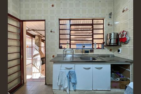 Casa à venda com 200m², 2 quartos e 2 vagas Casa à venda com 200m², 2 quartos e 2 vagasCozinha