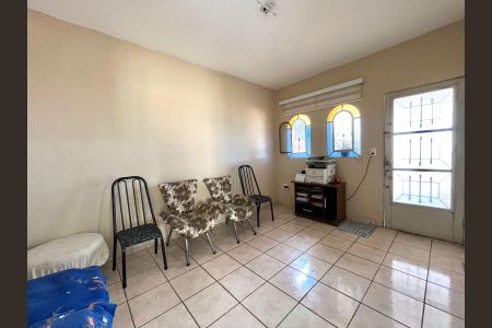 Casa à venda com 200m², 2 quartos e 2 vagas Casa à venda com 200m², 2 quartos e 2 vagasSala