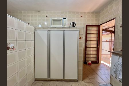 Casa à venda com 200m², 2 quartos e 2 vagas Casa à venda com 200m², 2 quartos e 2 vagasCozinha