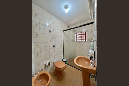 Casa à venda com 200m², 2 quartos e 2 vagas Casa à venda com 200m², 2 quartos e 2 vagasBanheiro