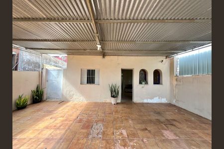 Casa à venda com 200m², 2 quartos e 2 vagas Casa à venda com 200m², 2 quartos e 2 vagasGaragem
