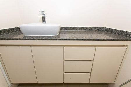 Apartamento para alugar com 60m², 3 quartos e 2 vagas Apartamento para alugar com 60m², 3 quartos e 2 vagasBanheiro