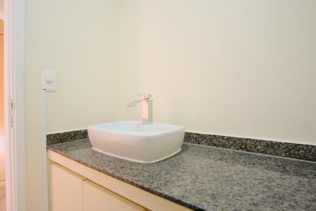 Banheiro de apartamento para alugar com 3 quartos, 60m² em Chácara Santo Antônio, São Paulo