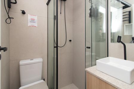 Banheiro de apartamento para alugar com 1 quarto, 25m² em Centro Histórico, Porto Alegre