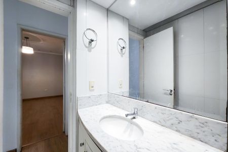 Banheiro de apartamento à venda com 2 quartos, 56m² em Catete, Rio de Janeiro