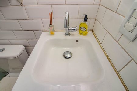 Apartamento à venda com 45m², 2 quartos e 1 vaga Apartamento à venda com 45m², 2 quartos e 1 vagaBanheiro