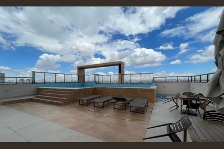 Apartamento à venda com 42m², 2 quartos e 1 vaga Apartamento à venda com 42m², 2 quartos e 1 vagaPiscina com vista para a cidade, com churrasqueira e área de descanso.
