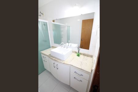 Banheiro de apartamento para alugar com 3 quartos, 111m² em Parque Residencial Aquarius, São José dos Campos