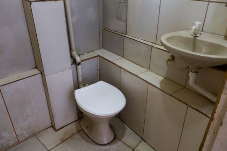 Casa à venda com 195m², 3 quartos e 2 vagas Casa à venda com 195m², 3 quartos e 2 vagasBanheiro