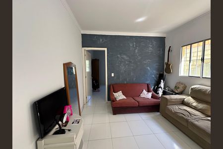 Casa à venda com 61m², 2 quartos e 2 vagasSala