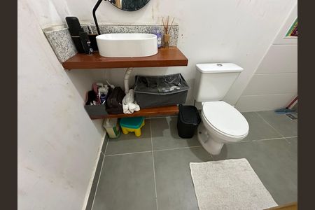 Casa à venda com 61m², 2 quartos e 2 vagasBanheiro
