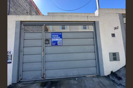 Casa à venda com 61m², 2 quartos e 2 vagasFachada
