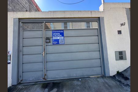 Casa à venda com 61m², 2 quartos e 2 vagasFachada