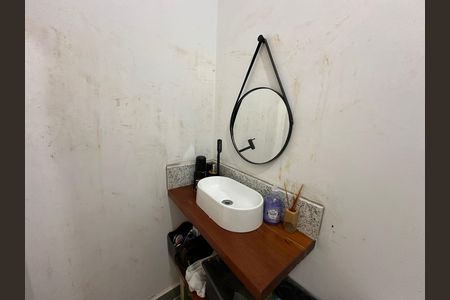 Casa à venda com 61m², 2 quartos e 2 vagasBanheiro