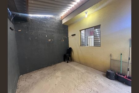Casa à venda com 61m², 2 quartos e 2 vagasQuintal